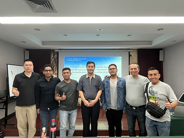 秘鲁路德斯电力公司代表团来我公司参加水冲洗技术培训